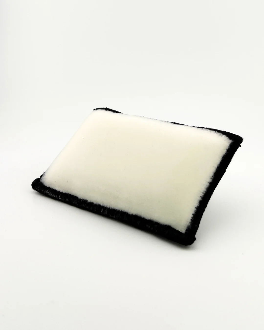 esponja de microfibra blanca para detailing de interiores