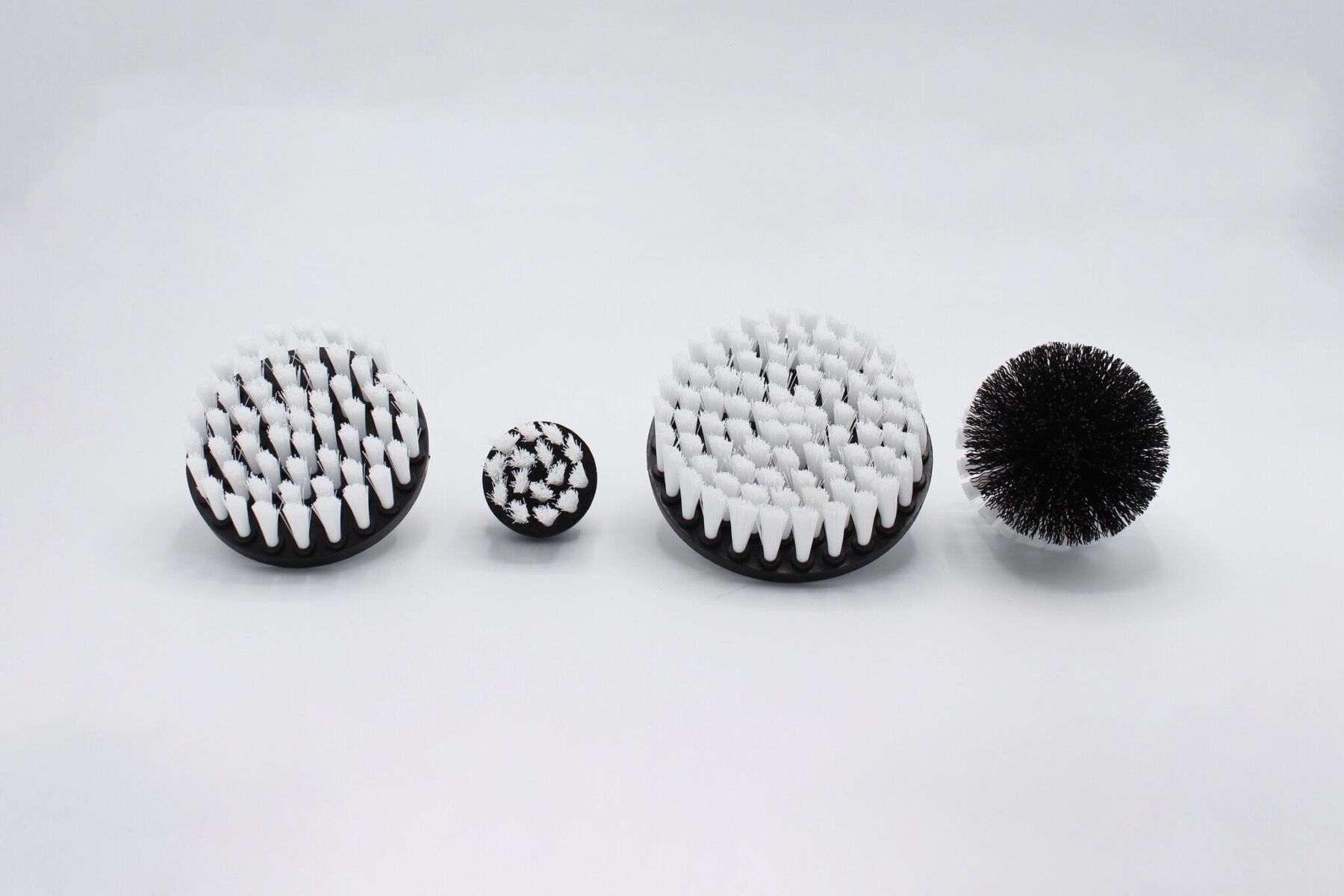 set-de-4-cepillos-fibras-blandas-blancas-para-tala (1)